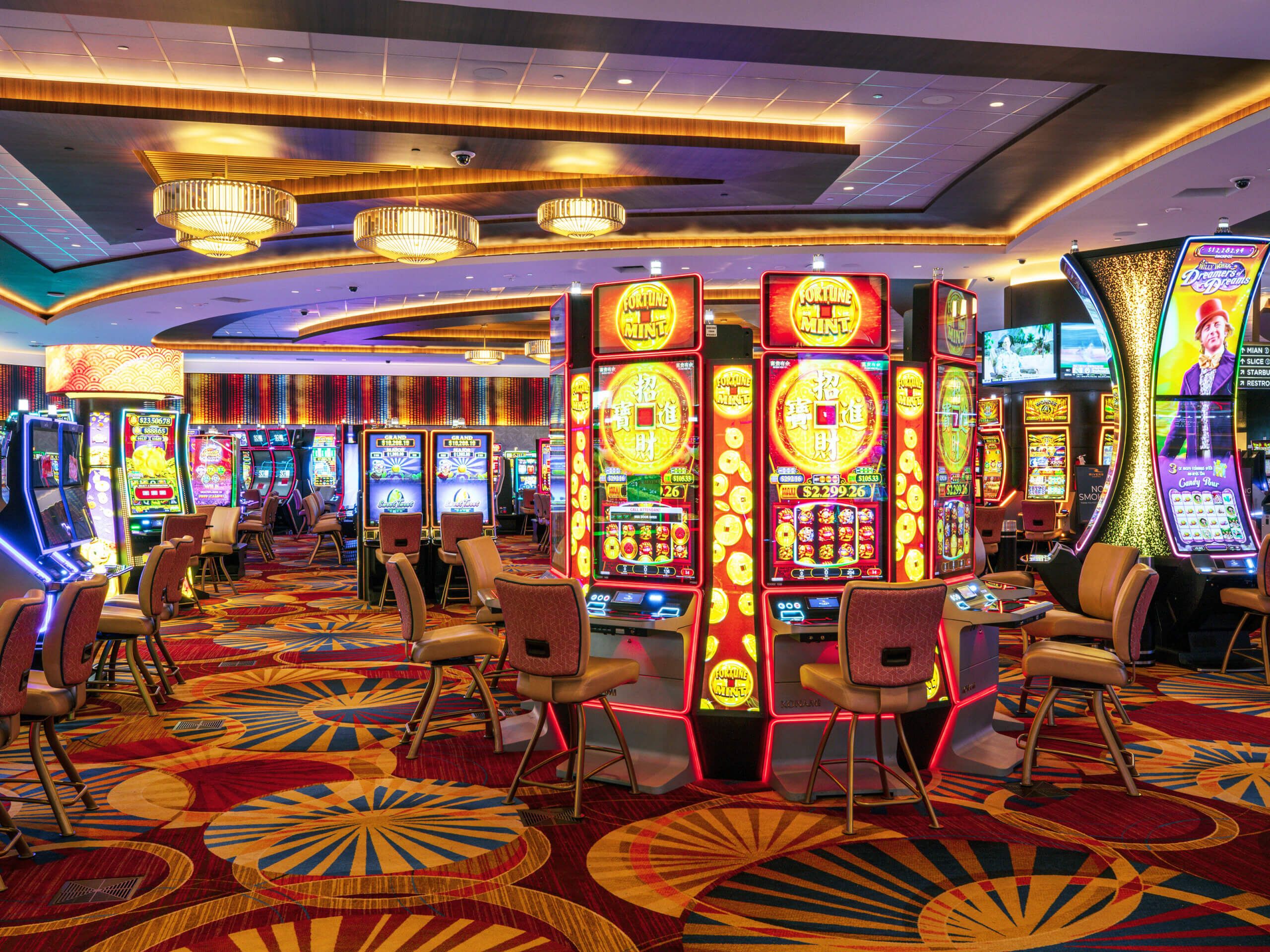 Een sfeervolle casino-avond in de loungeomgeving van het restaurant